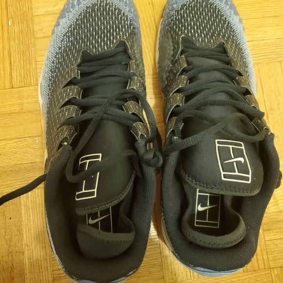 Nike - Picture 4 of 5